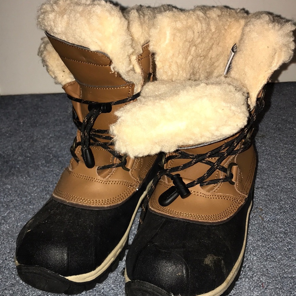 fuzzy BearPaw snow boots (big kids)
